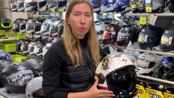 Test du casque Scorpion EXO-CITY II par Caroline de Moto-Axxe Thonon.