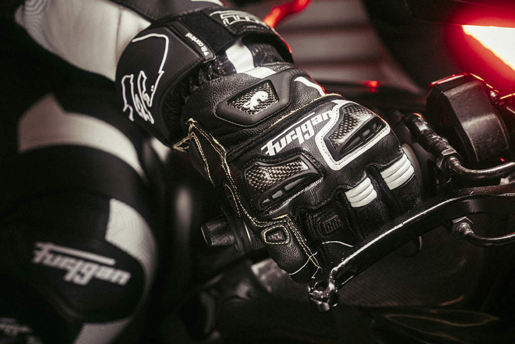 Comment bien choisir ses gants moto ? Le guide complet.